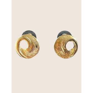 ✨ VTG 80s GOLD TONE CIRCLE SPIRAL SWIRL CUTOUT RIBBED CONCH SHELL STUD EARRINGS